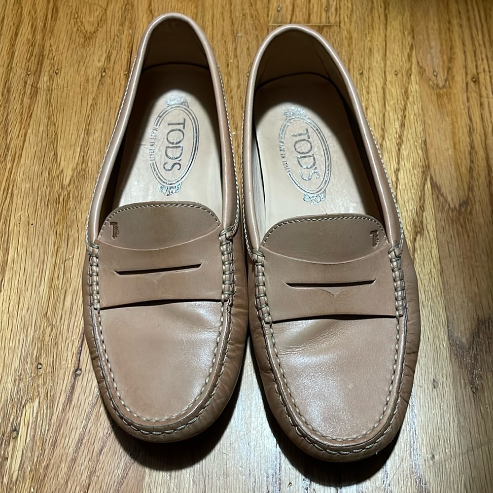 Tod’s cream/pink Gommini Smooth LeatherDriving Flat Loafers Size 37 US Women’s 7